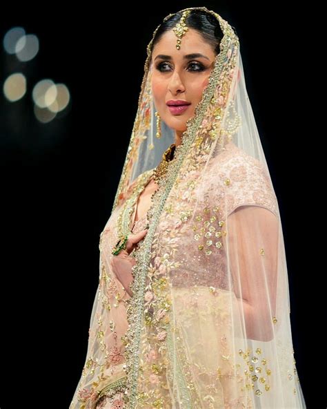 Pin By Amit Mahaajan On Bollywood Kareena Kapoor Kareena Kapoor Khan
