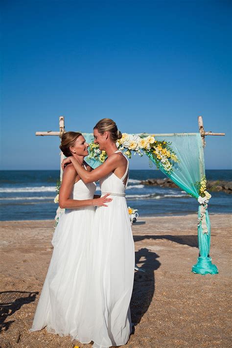 Remarkably devoid of tourists, the tropic of cancer beach is the most extended and most tranquil of beach bahamas wedding venues. Florida Beach Weddings | Sun and Sea Beach Weddings ...