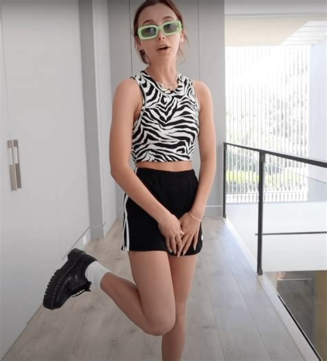 Emma Chamberlains Style Advice Favorite Outfits Summer 2021