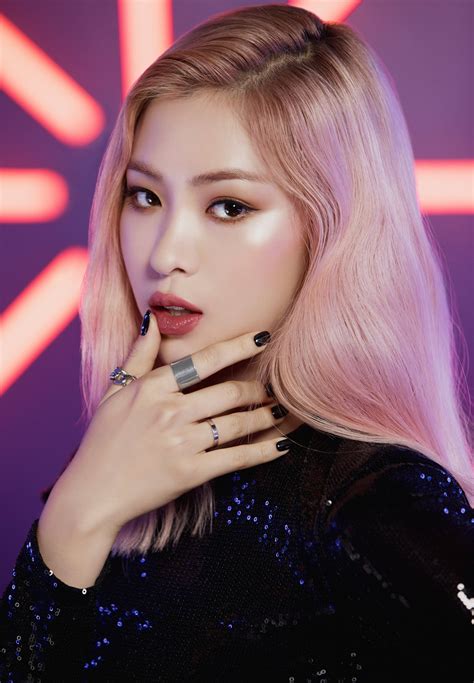 Itzy X Mac For Elle Korea August 2019 Pictorial Hdhr K Pop Database