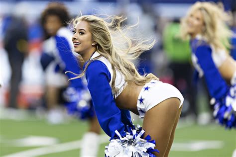 Nfl World Reacts To Cowboys Cheerleader S Swimsuit Photo The Spun