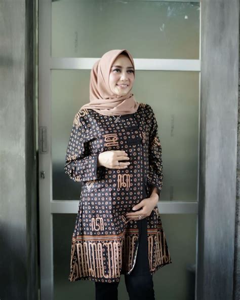Inspirasi Style Hijab Nan Manis Untuk Bumil Ala Yulita Masterchef