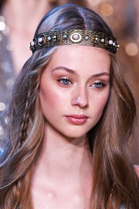 The 10 Easiest Hairstyles To Create This Halloween Renaissance Hairstyles Medieval Girl