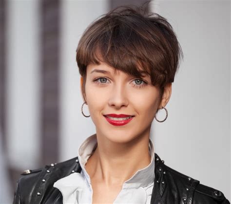 Pixie haircut 2021 must be given credit. Hairstyles for fine hair 2021: These haircuts make thin ...