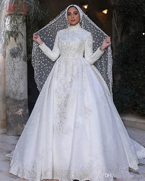 2020 New Arrival Muslim A Line Bridal Gown High Neck Long Sleeves Lace 3d Appliques Beaded Plus