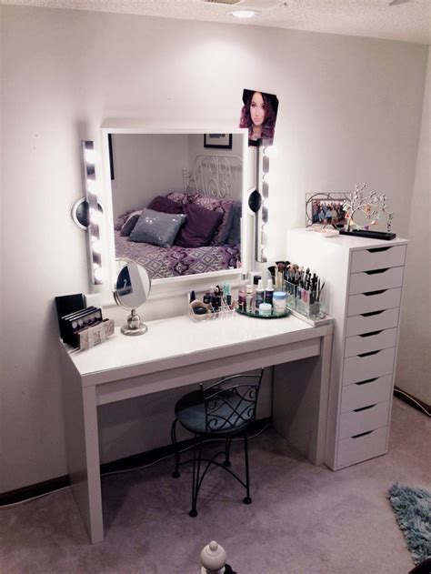 White vanity ideas for bedroom with pink accents. Dresser and Makeup Vanity Ideas IKEA Combination | atzine.com