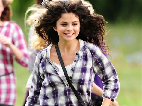 Selena Gomez And The Scene Naturally Wallpapers Wallpaper Cave