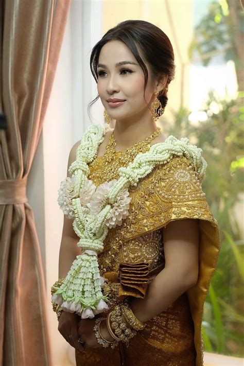 wedding outfit wedding dresses traditional wedding cambodia sari fabulous amazing outfits