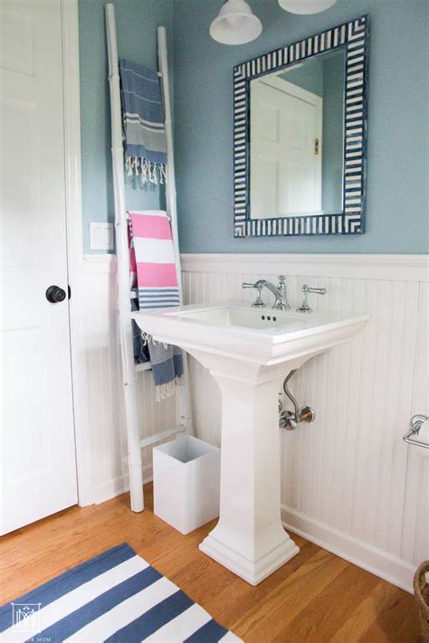 15 Beautiful Bathrooms With Stylish Pedestal Sinks In 2020 Pedestal