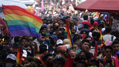 inicia marcha lgbt en la cdmx paseo de la reforma se pinta de arcoíris quinto poder