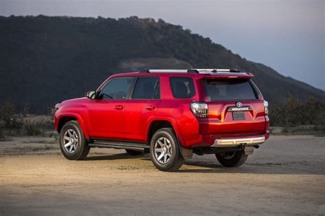 Toyota Gives 2014 4runner Suv A Styling Massage 42 Photos And Videos