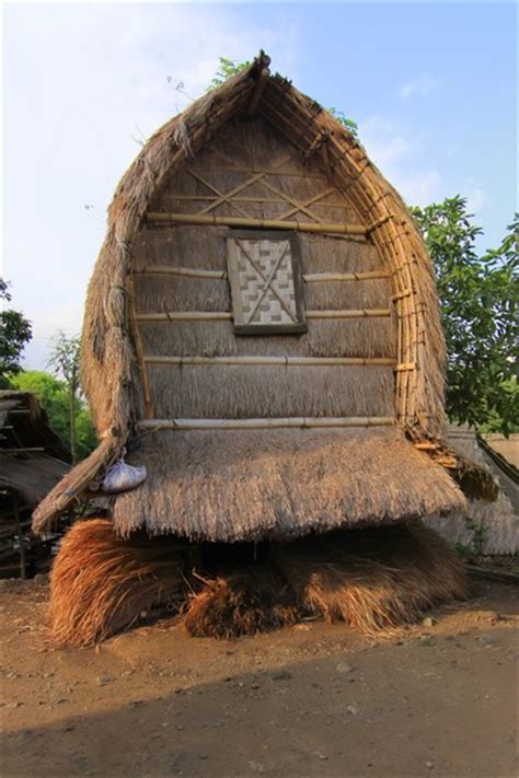 Melihat Dari Dekat Suku Sasak Di Dusun Ende Indonesia Kaya