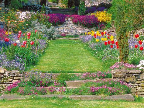 Pour créer un jardin de curé en termes de plantations, un seul mot d'ordre : Aménager un jardin escarpé