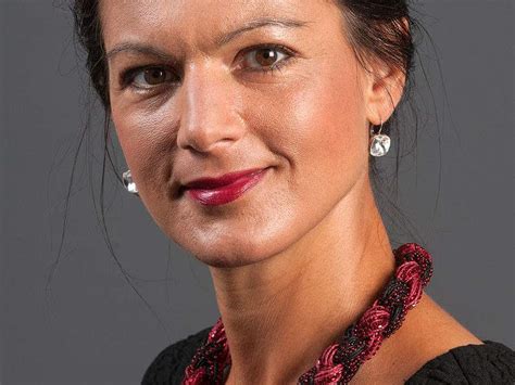 Sahra wagenknecht is a member of the german bundestag and vice president of left party and of left parliamentary group. Finanzkrise: Sahra Wagenknecht mit hochinteressantem Vortrag (VIDEO)