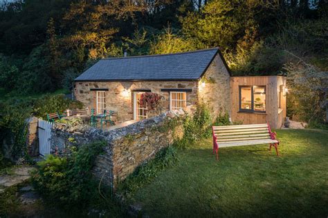 Discovering The Best Of Cornwall In A Stylish Country Cottageadorable Home