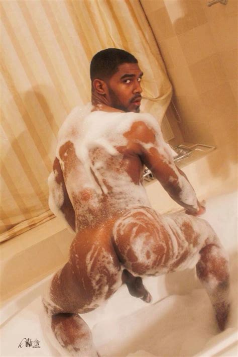 ummmm… wow xl taking the bath… daily squirt