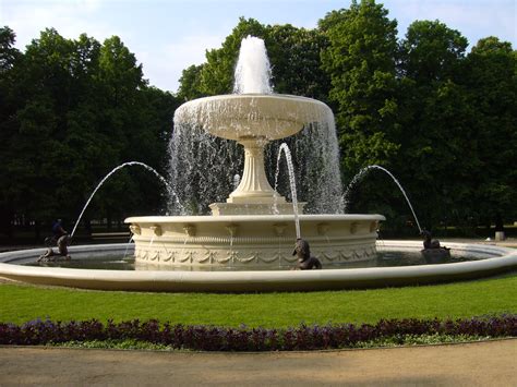 Definitions by the largest idiom dictionary. The meaning and symbolism of the word - «Fountain»