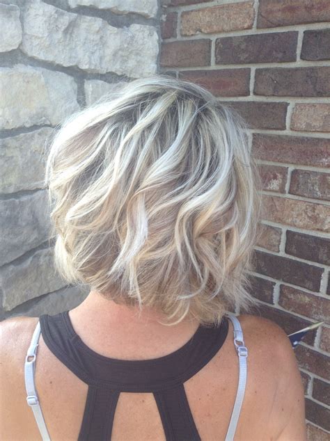 Cool Blond On A Shattered Bob Short Hair Styles Shattered Bob Blonde