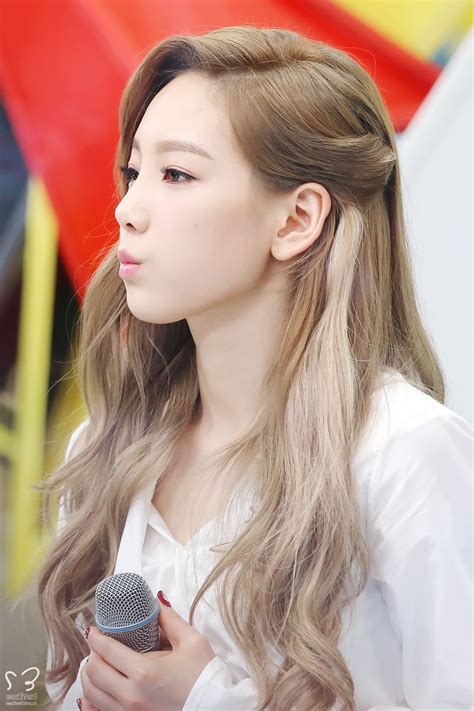 Snsd Taeyeon I Love Her Hair Here The Color The Style Everything S Perfect 유행하는 머리스타일