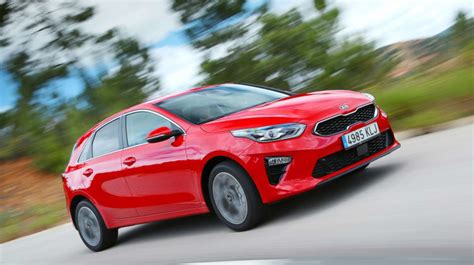 Kia Ceed Hatchback Practicality And Boot Space 2020 Review Carbuyer