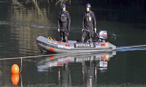 Divers Recover Remains Of Couple Who Committed Suicide In River After