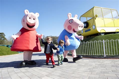 Mummy And Daddy Pig Come To Paultons Park Hampshire