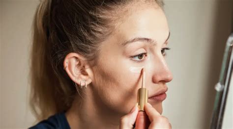 what goes on first concealer or foundation experts weigh in mindbodygreen concealer tricks