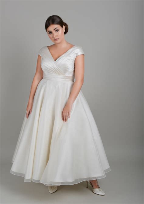 best plus size short wedding dresses cutting edge bridescutting edge brides