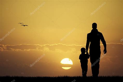 Silueta De Padre E Hijo Fotografía De Stock © Adrenalina 62062015
