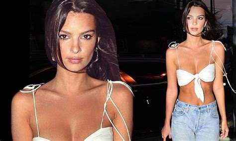 Emily Ratajkowski Flashes Cleavage And Toned Midriff Daily Mail Online