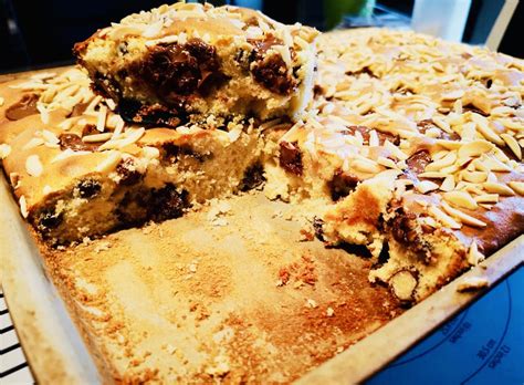 In diesem saftigen kuchen kommt er mit haselnüssen, quark und eingelegten sauerkirschen zum einsatz. Marzipan Nuss Nougat Kuchen aus dem großen rechteckigen ...