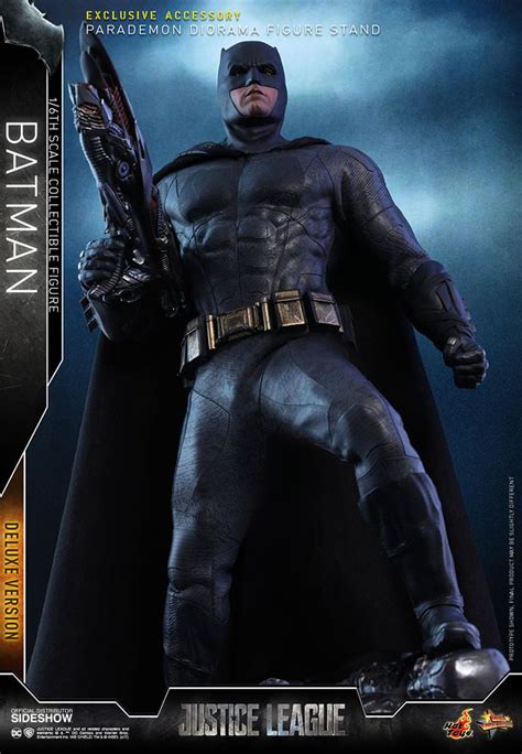The 1/6th scale batman (deluxe version) collectible figure's special features: Justice League Movie - Batman Deluxe 1/6 Scale Series Hot ...
