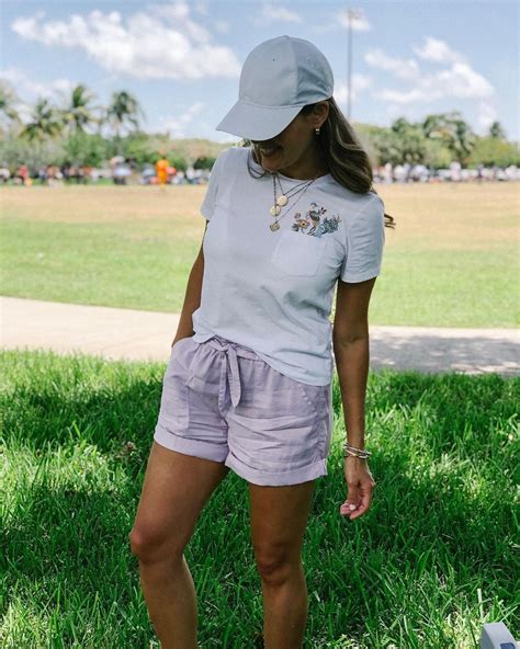 30 Coolest Soccer Mom Outfits That You Can Actually Wear
