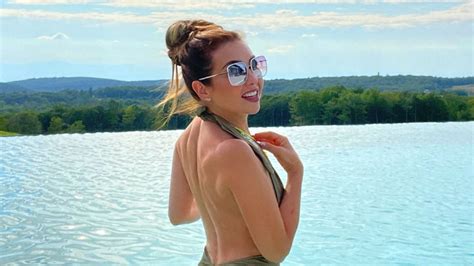 Thalía Levanta Suspiros Posando En Bikini Y Se Confiesa Fan De El