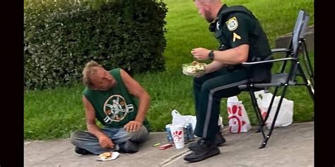 photo of florida sheriff s deputy eating lunch with homeless man goes viral fox news