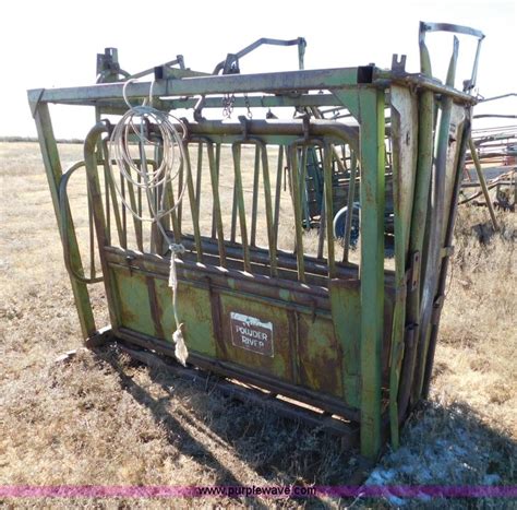 Powder River Squeeze Chute In Ashland Ks Item Aw9358 Sold Purple Wave