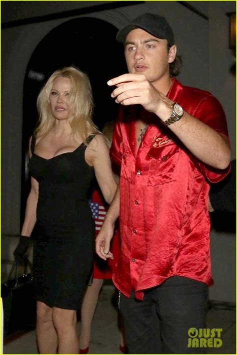 Pamela Anderson And Brandon Thomas Lee Have A Mother Son Dinner In West Hollywood Photo 4056701