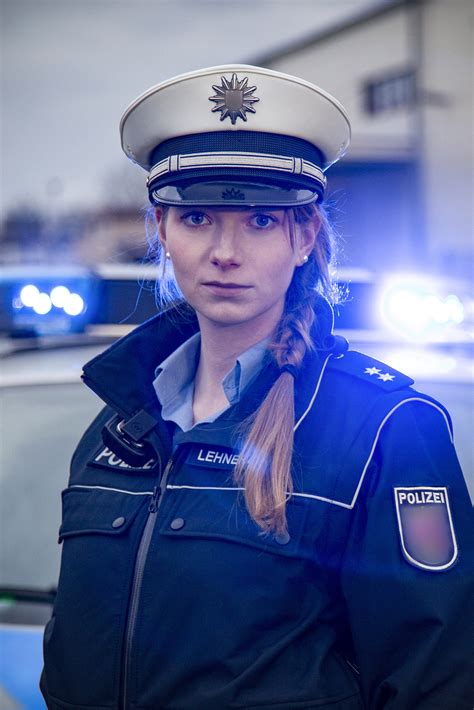 Polizistin In Uniform Rlp Propcop Effects And Filmproduktion