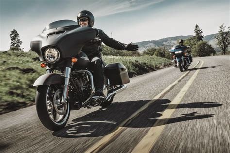 Flies In Your Teeth Do Harley Davidson Riders Secretly Admire Sportsbikes
