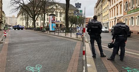 Spielzeugpistole löst Polizeieinsatz an Karlsruher Schule aus Baden Württemberg Pforzheimer