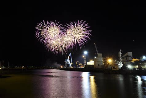 Poole Summer Fireworks 228365 First Attempt At Fireworks Flickr