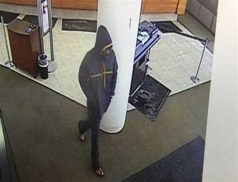 Do You Recognize This Man Syracuse Police Investigate Robbery At Chase