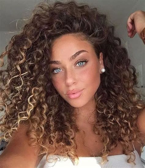 52 curly hairstyles for women 2019 this is the way to make your hair look attractive 40