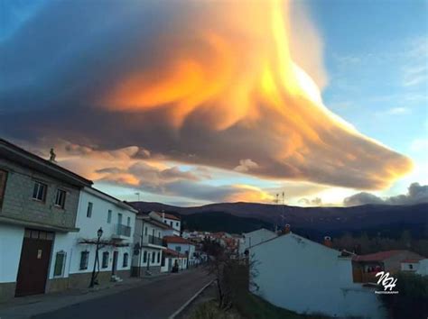 Giant Lenticular Clouds In Spain Pictures Strange Sounds