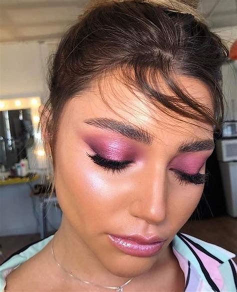 10 Romantic Makeup Looks Perfect for Valentine's Day & Beyond