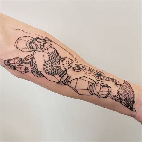 Chronic Ink Tattoo Alex Rodway Illustrative Tattoo Linework Of The Iron