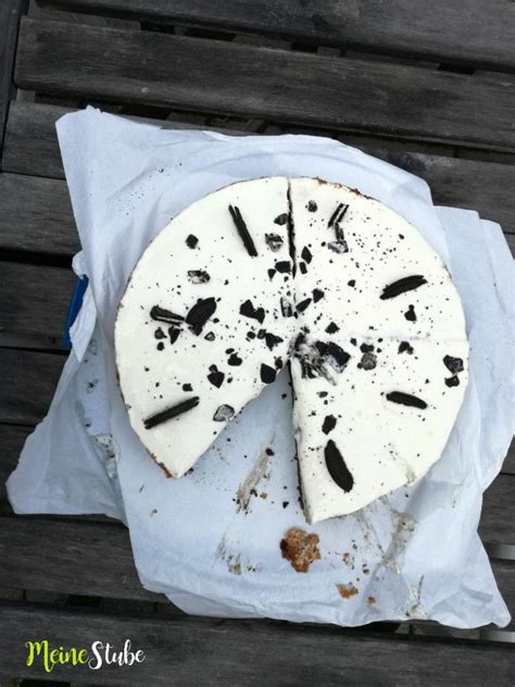 It's baked in an oreo crust and topped with white chocolate ganache and homemade whipped cream! Oreo Cheesecake, ein Käsekuchen aus Oreo-Keksen | Rezept ...