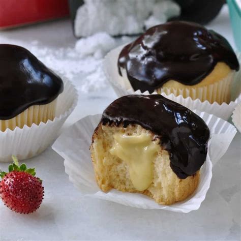 Pastry cream filled cupcakes with chocolate ganache frosting. Gluten Free Boston Cream Cupcakes - made delicious with ...