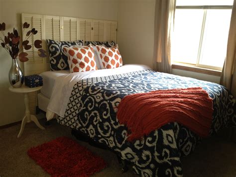 Colorful modern viewpoint by keeping interiors. Orange and navy bedroom | Orange bedroom decor, White ...