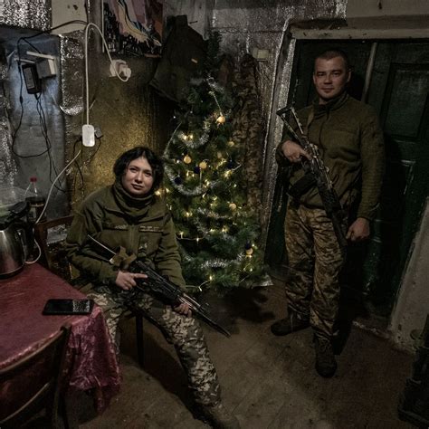 Ukrainians Try To Keep Spirits Up At Christmas After Difficult Year Wsj